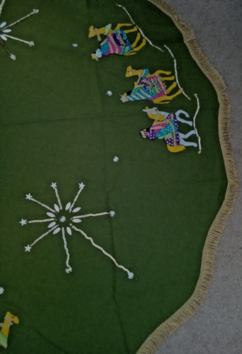Vtg Handmade Xmas Tree Skirt 3 Wise Men Green Felt Sequins Complete Bucilla RARE - Picture 3 of 6