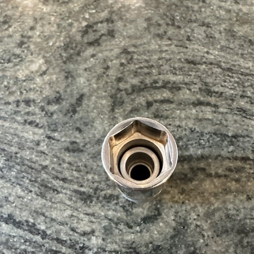Snap-On s9704kmag 3/8” drive 6 point 13/16” magnetic spark plug socket - Picture 4 of 4