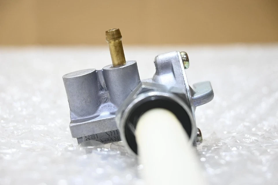 Tornillo de combustible genuino Honda CB400F 408 16950-377-000 nuevo sin usar Foto 3 de 4