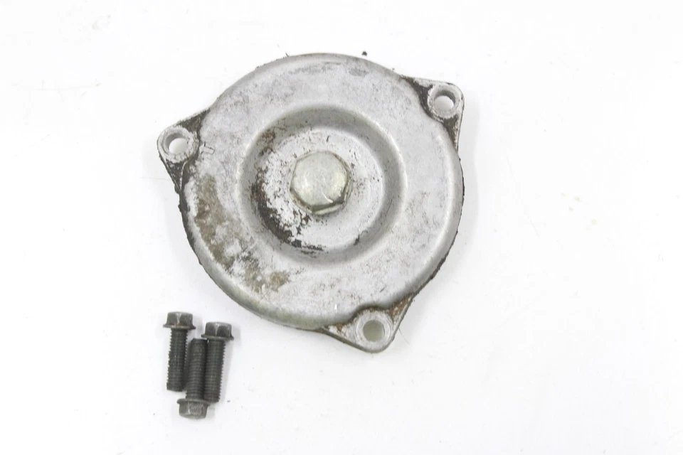 2003 SUZUKI GZ250 КРЫШКА МАСЛЯНОГО ФИЛЬТРА ДВИГАТЕЛЯ - Изображение 3 из 4