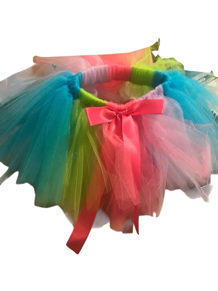 Lote de cosas para bebés niñas botas John Deere, tutú arco iris, gorro de Hello Kitty, etc. Foto 4 de 4