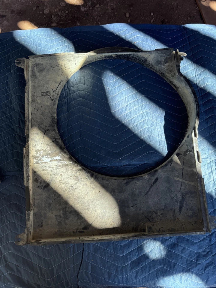 89-98 Geo Tracker, cubierta de cubierta de radiador Suzuki Sidekick OEM Foto 2 de 2