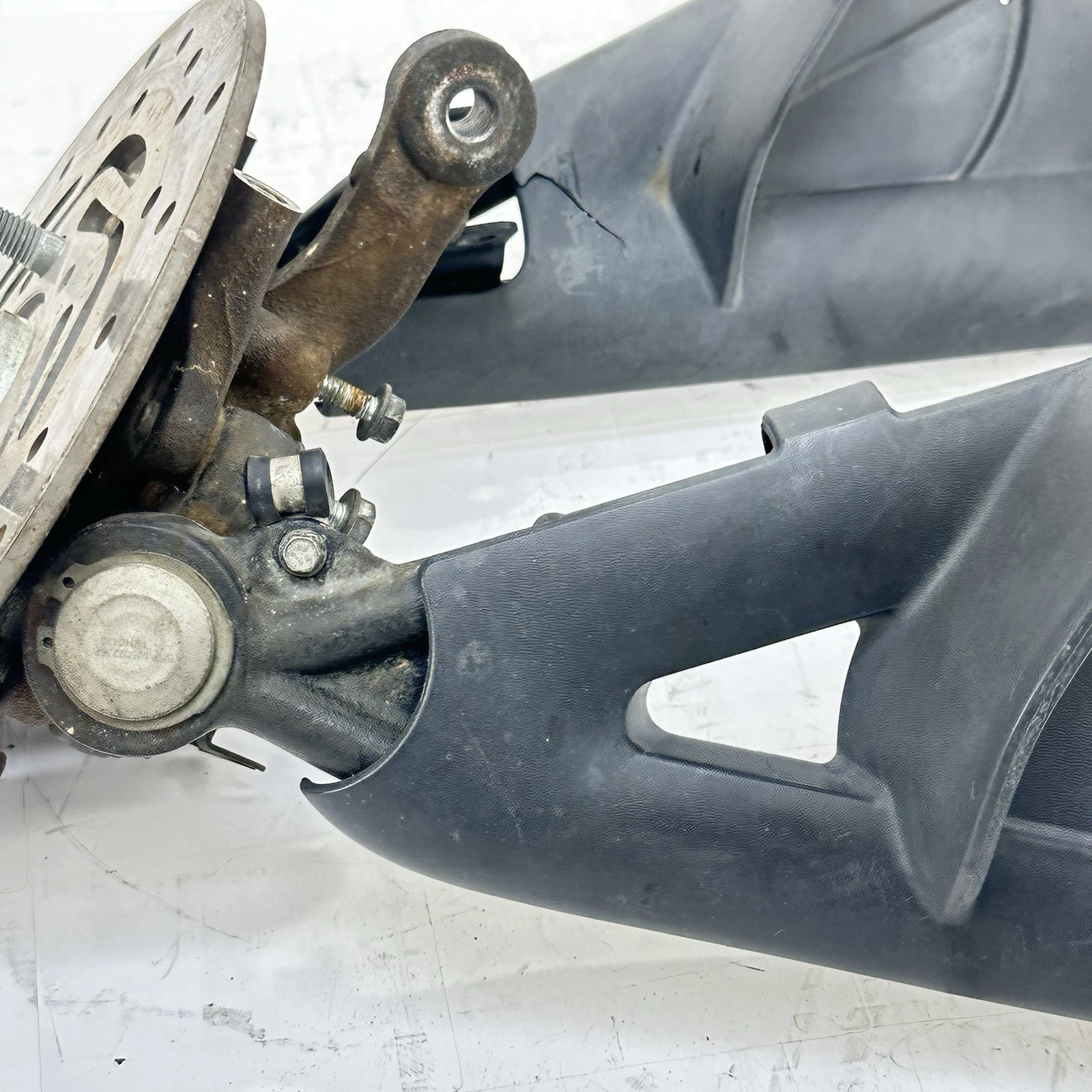2012 CAN-AM SPYDER RT-S SE5 FRONT RIGHT CONTROL ARMS UPPER LOWER BRAKE DISC