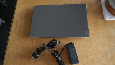 Lenovo Ideapad Slim 3 / 15'' / AMD Ryzen 7000 Series 3/ AMD Radeon 512GB SSD/8GB