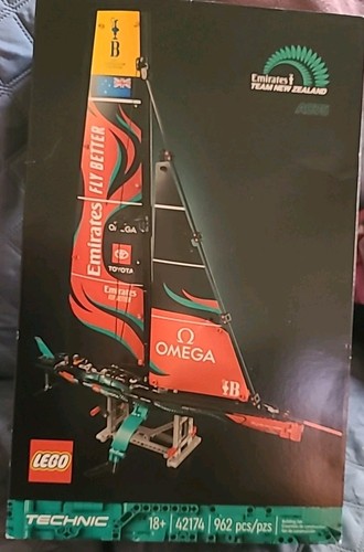 LEGO TECHNIC: Emirates Team New Zealand Ac75 Yacht (42174) - Spedizione gratuita F USA - Foto 3 di 15