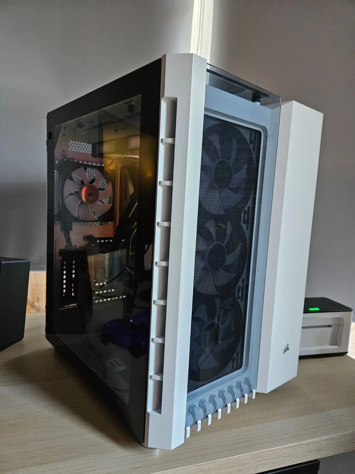 Corsair Crystal Series 680X RGB High Airflow Tempered Glass ATX Gaming Case - Image 2 of 4