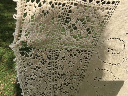 Vintage Crochet accent Tablecloth 84"x64" - Picture 4 of 7