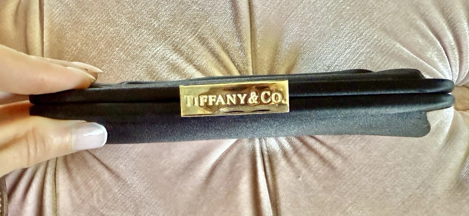 Tiffany&Co. Mini bolso sin asas de satén Foto 2 de 4