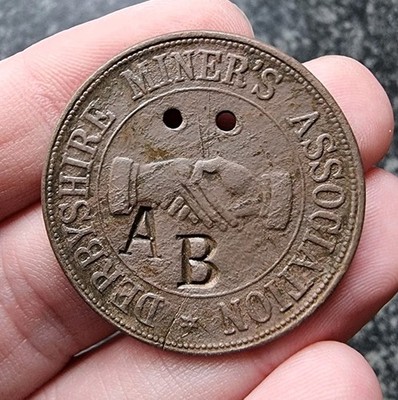 Seltenes Mützenabzeichen Derbyshire Miners Association Gewerkschaft Zeche Detektorfund