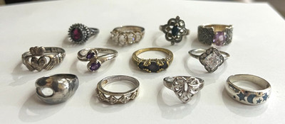KONVOLUT 12 VERSCHIEDENE STERLINGSILBER RINGE