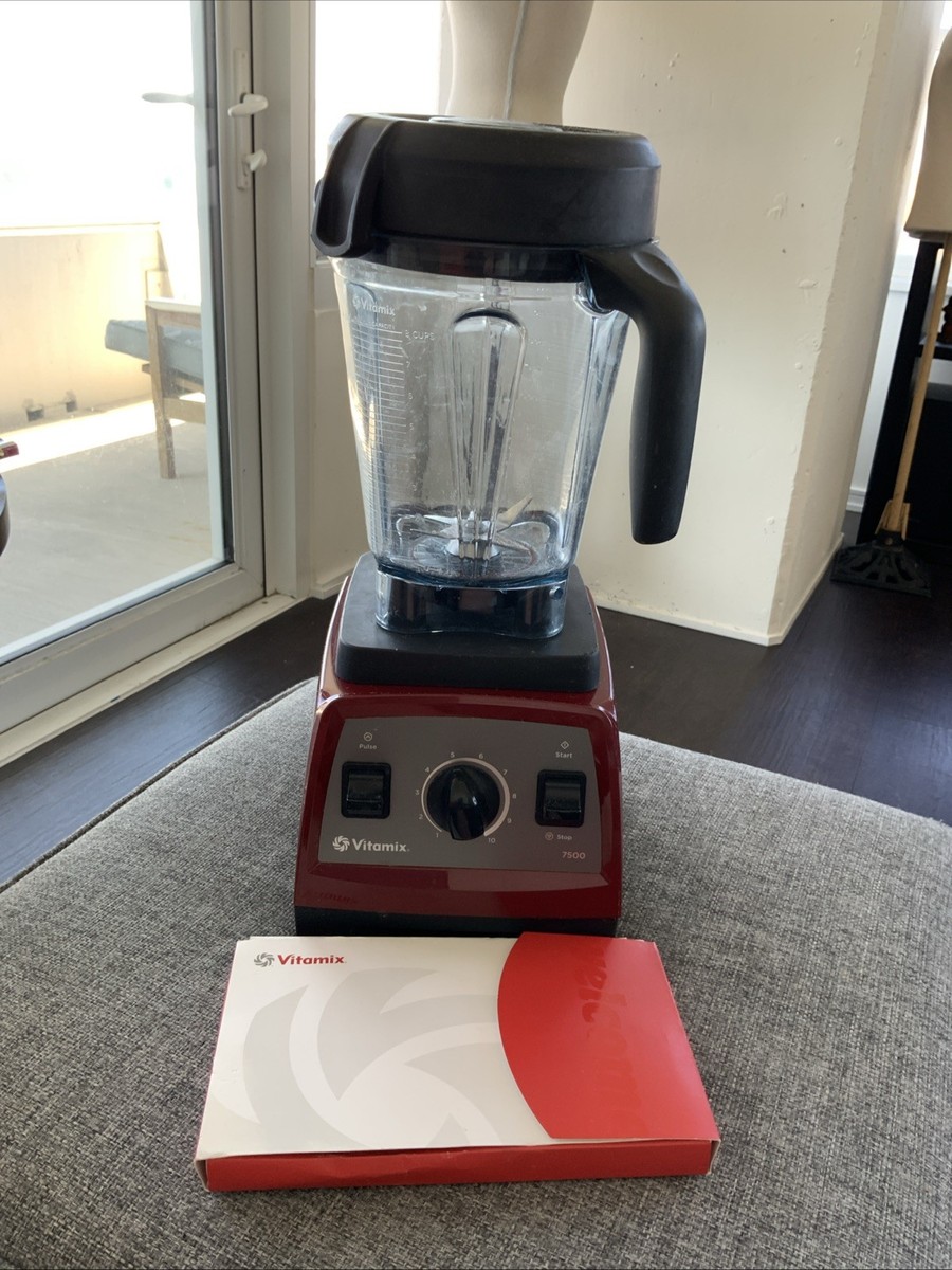 Vitamix VM0158 バイタミックス プロフェッショナルシリーズ300 Vitamix Pro 300 Series Blender | Sur La Table
