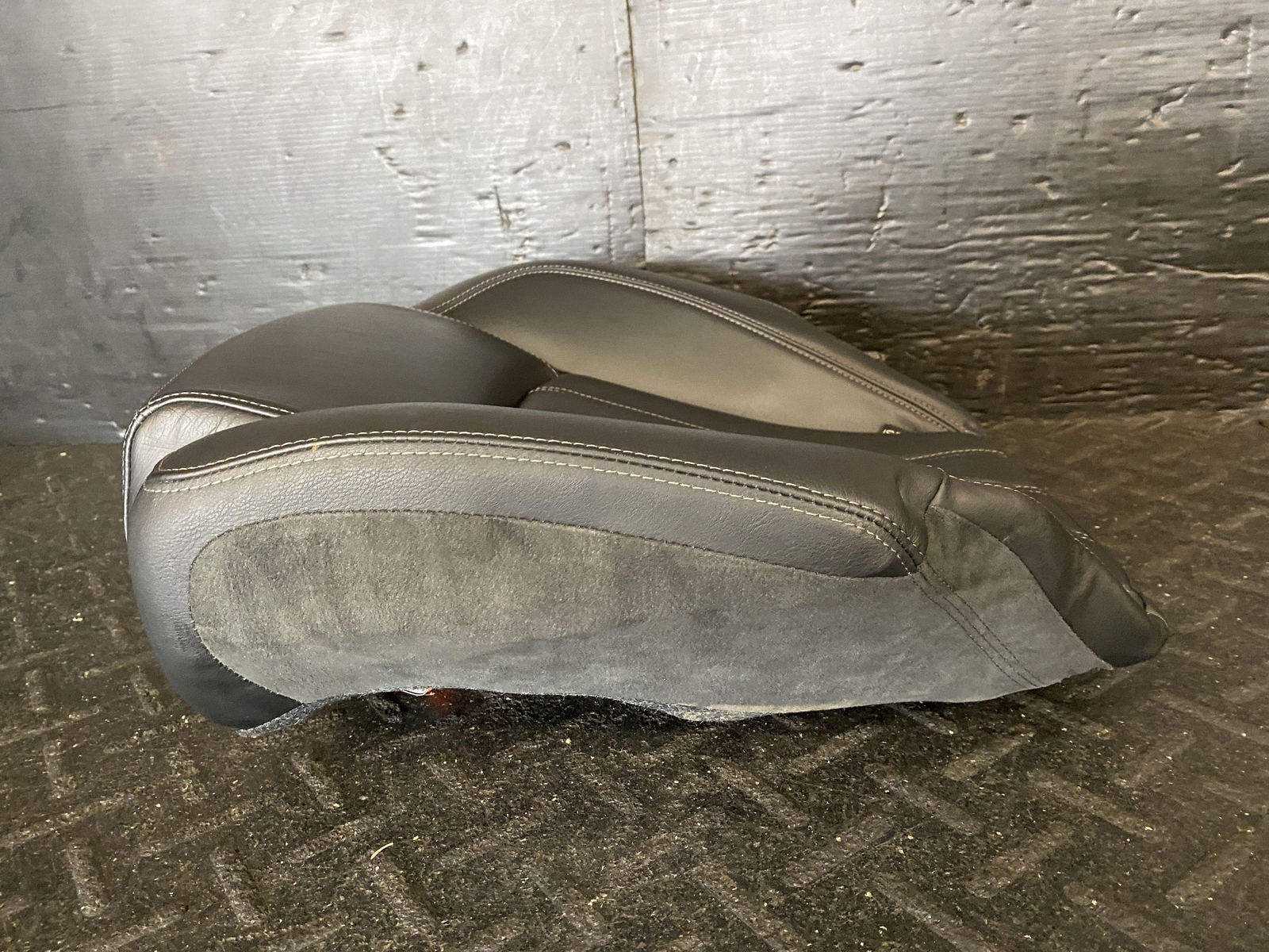 2009 MASERATI GRANTURISMO REAR PASSENGER RH BOTTOM SEAT CUSHION BLACK LEATHER