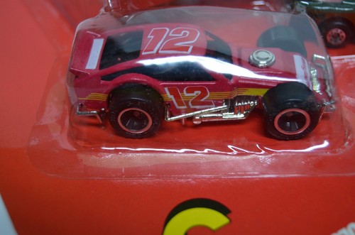 Matchbox Super Color Changers Firebird Racer and Modified Racecar - Picture 4 of 6