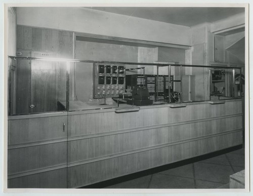 Reportage du studio Chevojon. Quincaillerie "A la Tête Noire", Saint-Denis (93). - Picture 7 of 11