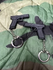 Two GLOCK 17 Gen5 AUSTRIA 9X19 9MM Mini Firearm Handgun Pistol KEYCHAIN SHOTSHOW