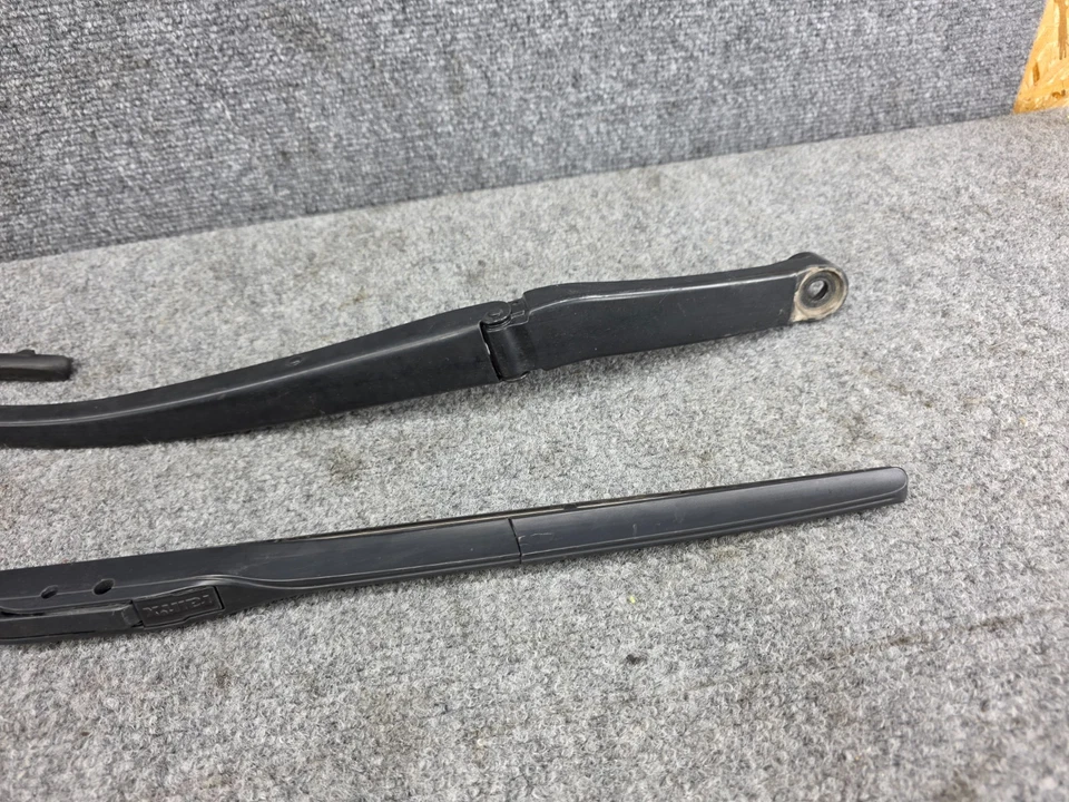 LEXUS 2015-2025 RC350 RC200 RC300 OEM LIMPIAPARABRISAS BRAZOS IZQUIERDA Y DERECHA Foto 2 de 4