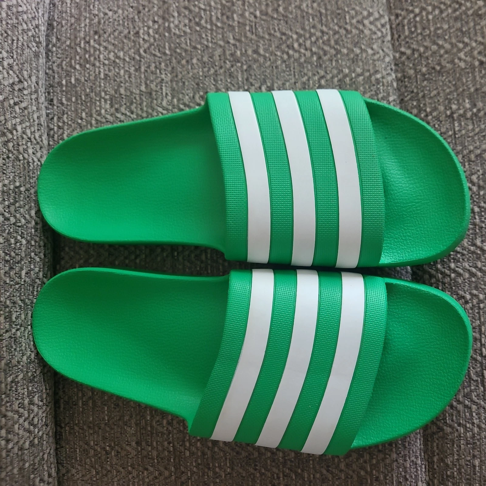 Adidas Adilette Aqua verde bianco sliders infradito da uomo taglia UK 13 ottime condizioni