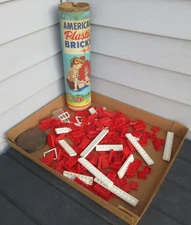 1950's AMERICAN PLASTIC BRICKS SET 715 ELGO HALSAM App. 194 pcs.