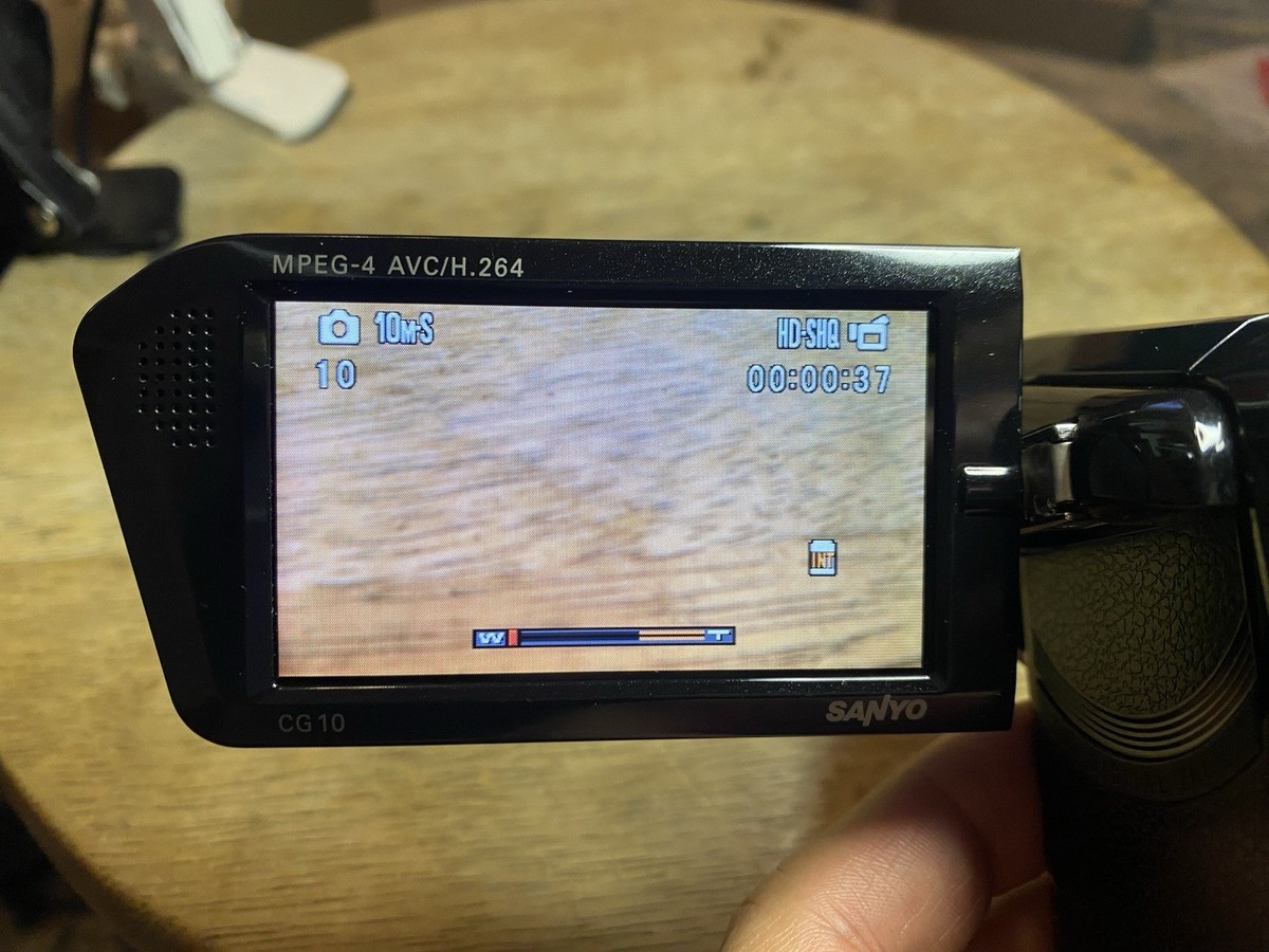 Sanyo Xacti VPC-CG10 MPEG-4 AVC/H.264 HD 10MP Dual Camera TESTED 