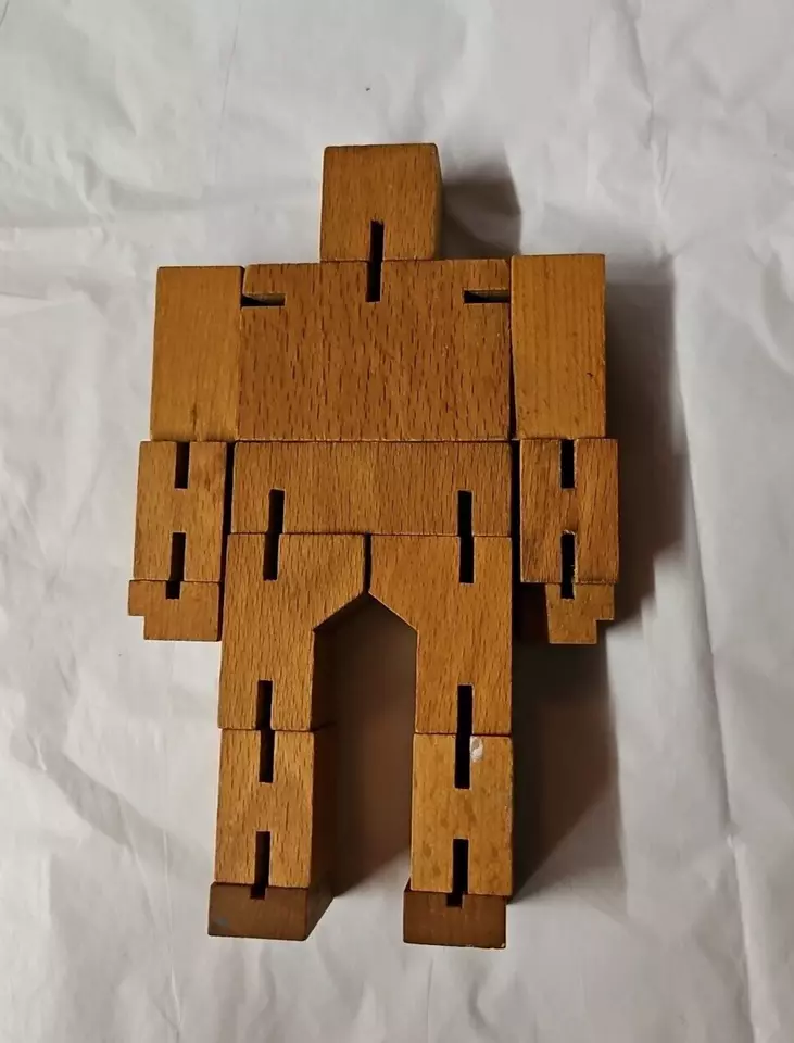 Robot de madera articulado David Weeks Studio Areaware Cubebot 2013 Foto 4 de 4