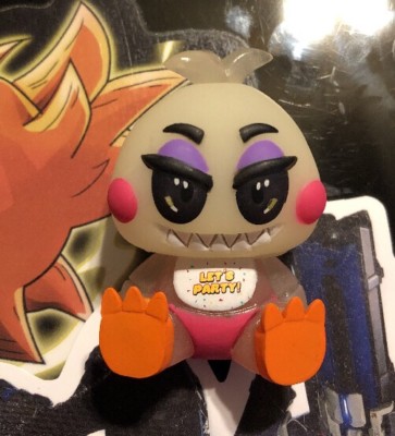 Funko Mystery Minis Five Nights At Freddy's Hot Topic Exclusive Glow Chica Rare