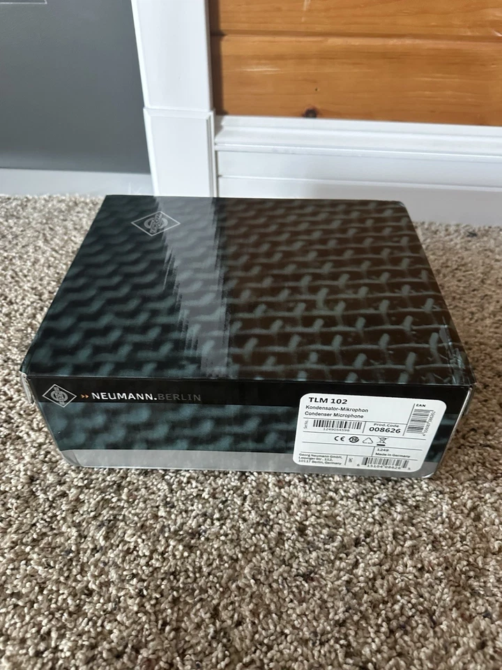 Neumon Berlin TLM 102 Studio Microphone with Shock Mount Brand New Never Used - Image 3 of 3