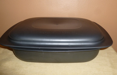 TUPPERWARE ULTRA PRO ROASTING PAN WITH COVER  3.3 L / 3 1/2 quart