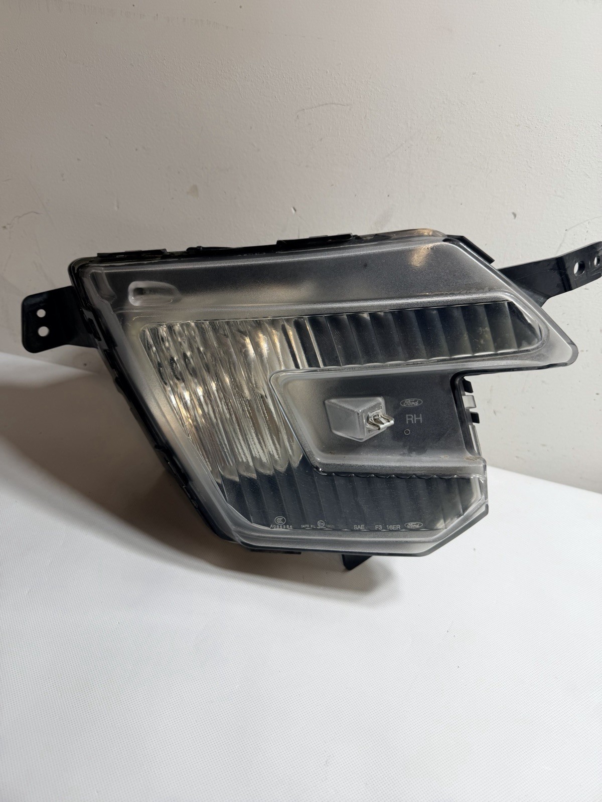 2016-2019 Ford Explorer Halogen Fog Light Right Passenger RH Side OEM