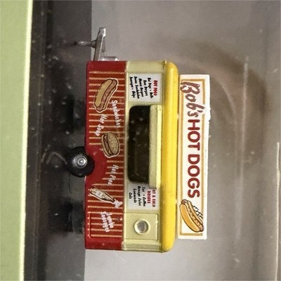 Oxford Oxford Commercials Ford Mobile Trailer Bob's Hot Dogs 1:16 w/ Case