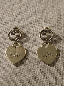 Boucles d'oreilles pendantes Gucci coeur doré accessoires occasion a boite et pochette