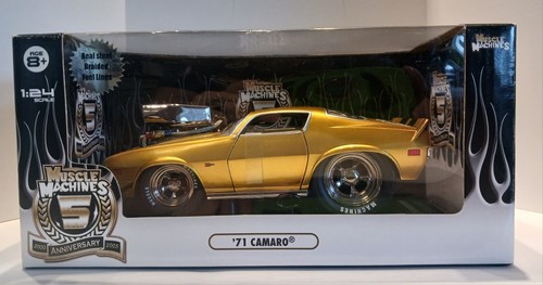 VINTAGE Muscle Machines 1 24 5th Anniversary 71 GOLD Chevy Camaro RARE CAR NIB