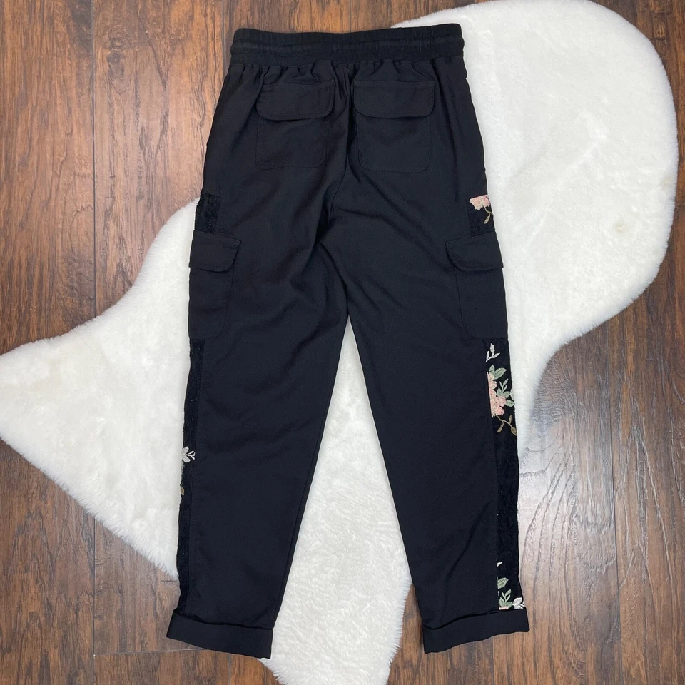 Pantalones cargo Knox Rose XS negros bordados con cordón para mujer Foto 4 de 4
