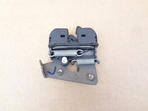 BMW E90 Schloss links Verschluss Durchladesystem Rückbank 7112863 104tkm