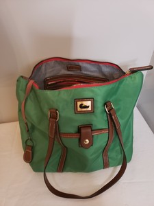 dooney and bourke wayfarer zip tote