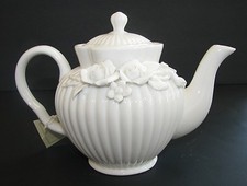 NEW GRACIE CHINA 3-D VICTORIAN ROSE WHITE CERAMIC COFFEE/TEAPOT 3.5 CUP/28 oz