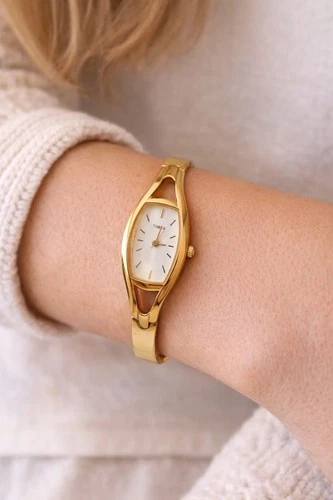 Vintage Timex Quartz Watch Women’s Gold Tone White Dial Classic Retro