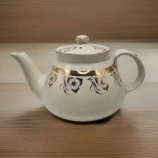 ​Vtg MCM HALL CHINA 038 6-Cup GLOBE Teapot "NEW YORK" Cream Gold Floral Trim USA
