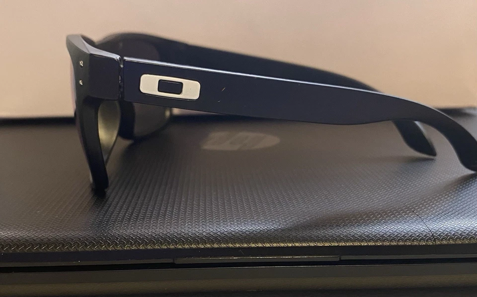 🔥 Marcos negros mate estilo Holbrook con inserción blanca y lente UV400 amarilla Foto 2 de 2