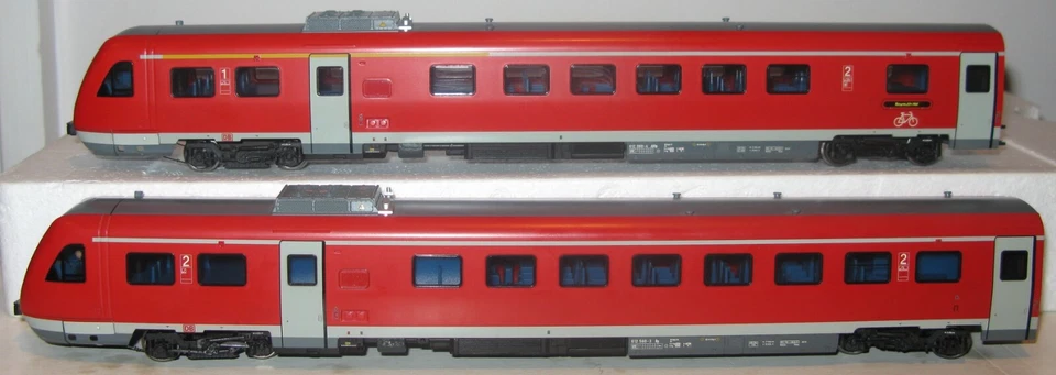 Piko HO 52000 DB Red Commuter Train VT612 2 Car DMU Light Function + DCC Ready - Image 2 of 4