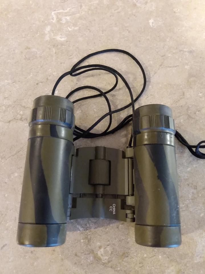 Simmons all around Camo Pocket Binoculars 1135 8x21 FOV 372ft@1000yds - Image 3 of 3
