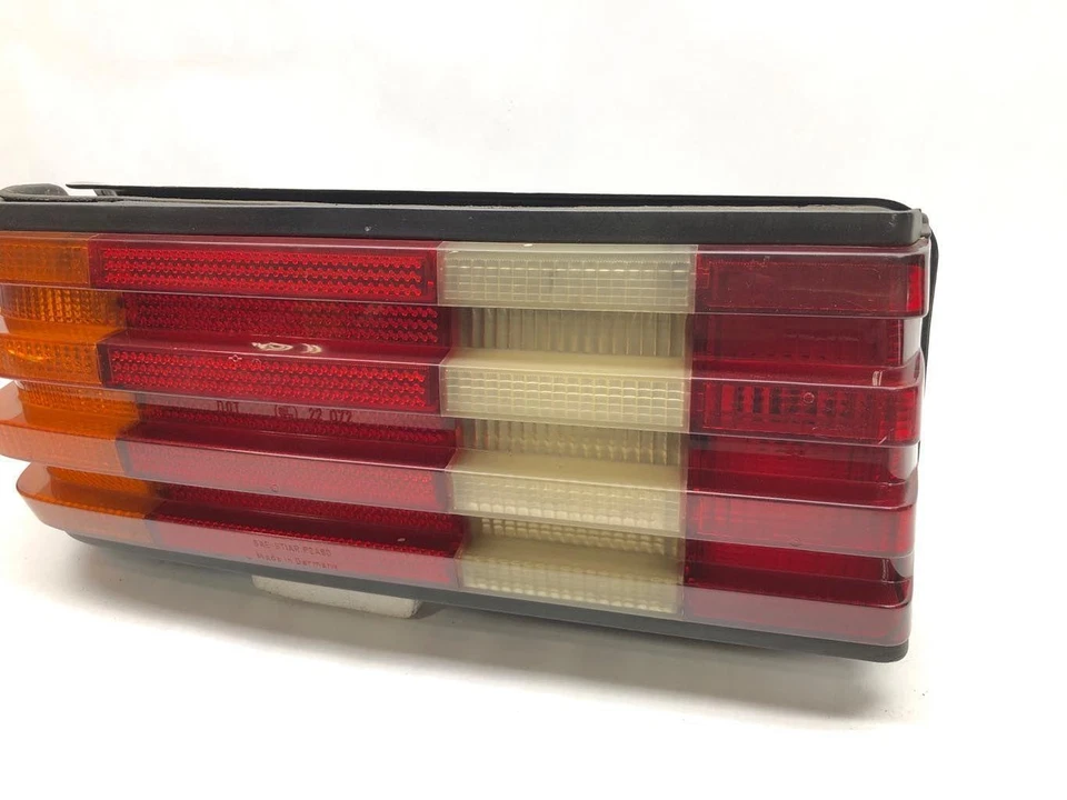 Luz trasera izquierda del lado del conductor Mercedes Benz 350SD W126 1990-1991 *Grietas por estrés Foto 4 de 4