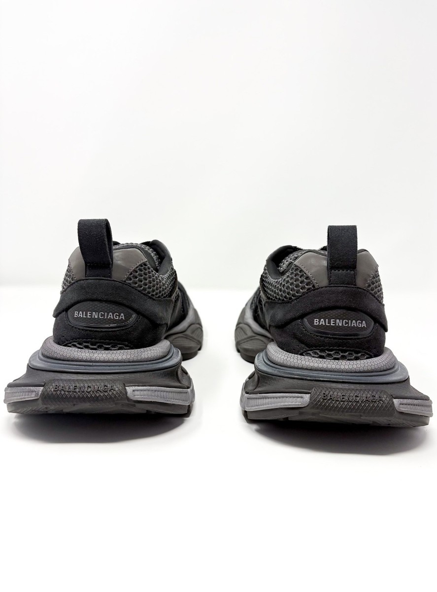 Balenciaga Men display picture 2