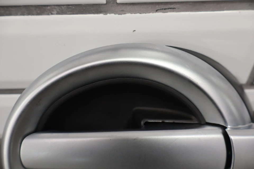 2003 - 2006 雪佛兰 SSR 右侧乘客内门把手缎面银色装饰 — 第 4/4 张图片