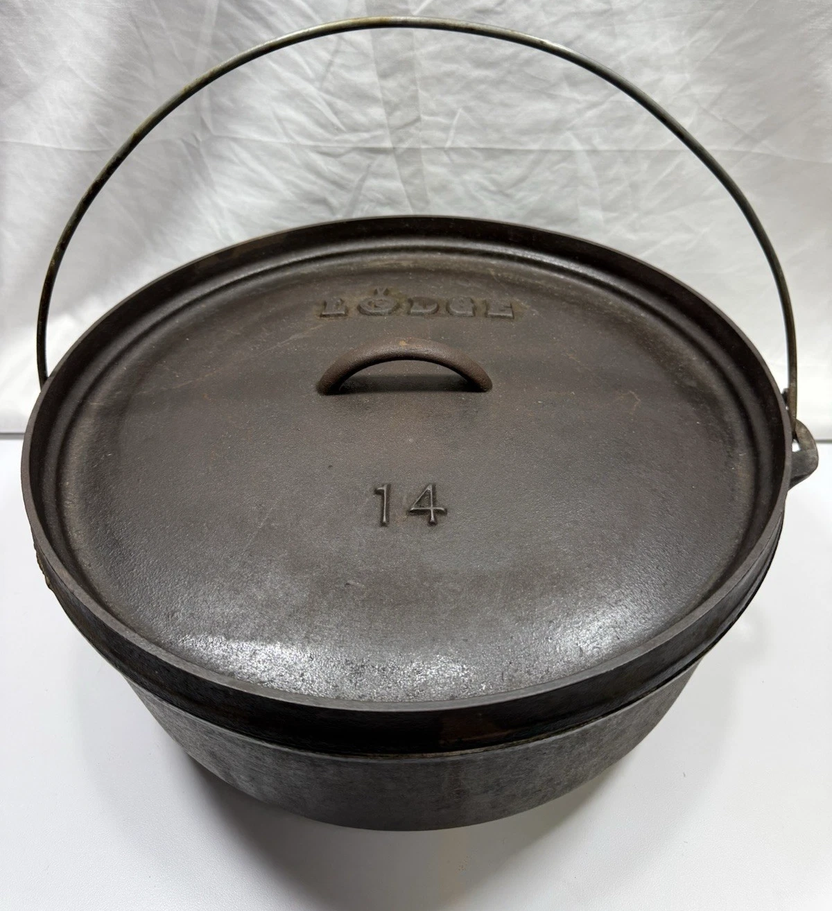 Vintage Lodge No 14 CO Cast Iron Dutch Oven 3 legged w/lid
Opens in a new window or tab
