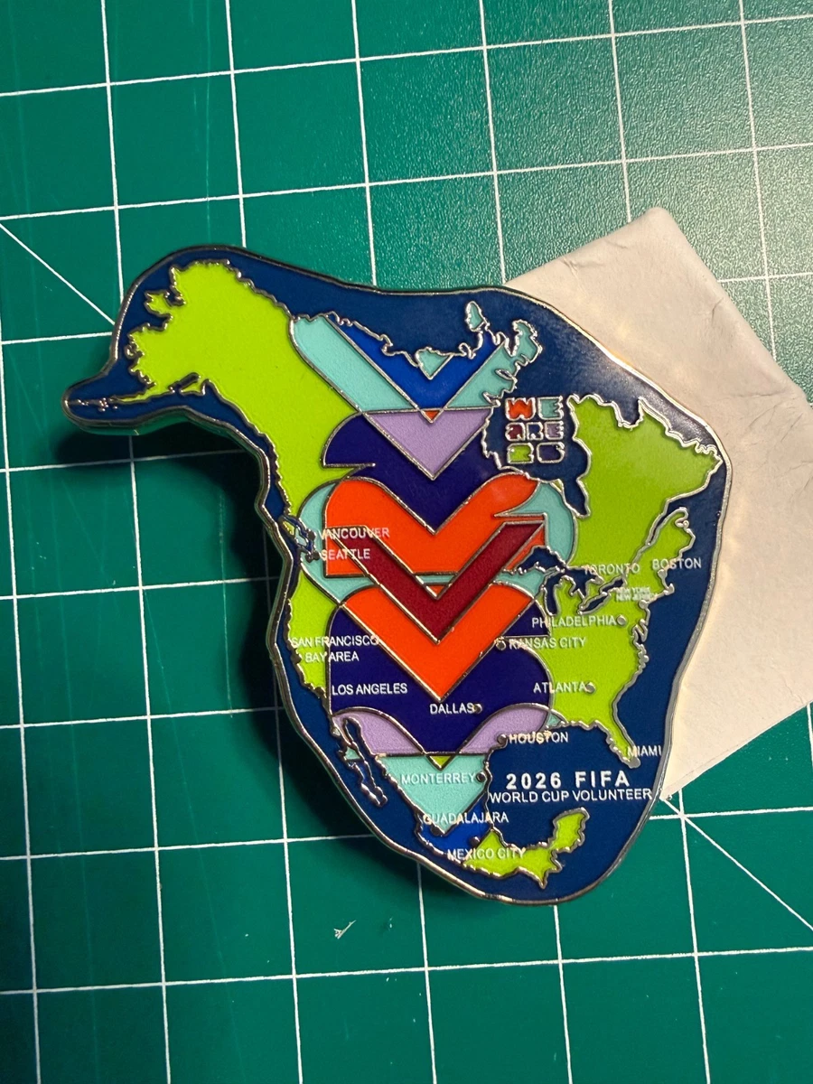 Preços baixos em Futebol Pins esportivos Antigos | eBay