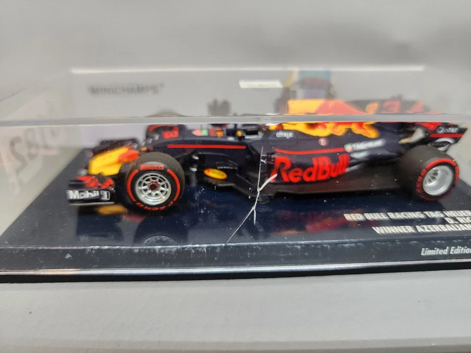 Minichamps Red Bull Racing Tag Heuer RB13 M. Verstappen Australia GP 2017 1/43 - Image 2 of 4