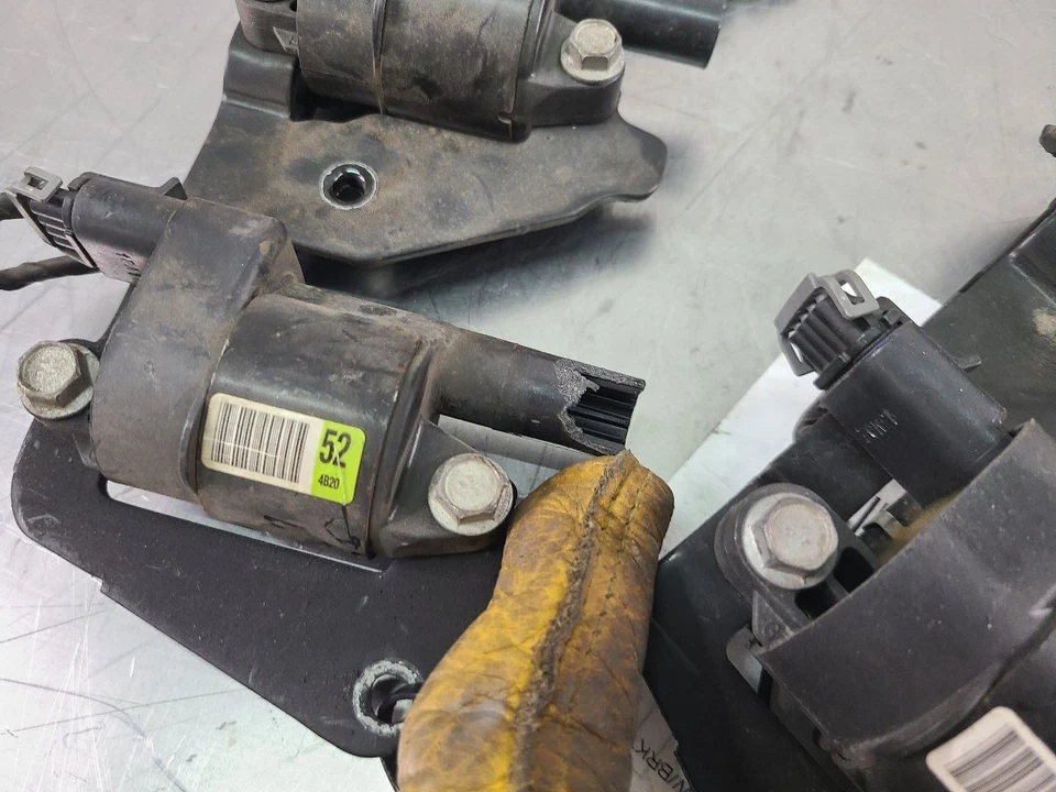 C6 Corvette Grand Sport 2011 conjunto de 8 piezas de encendido/paquete de bobinas con soportes - OEM Foto 4 de 4