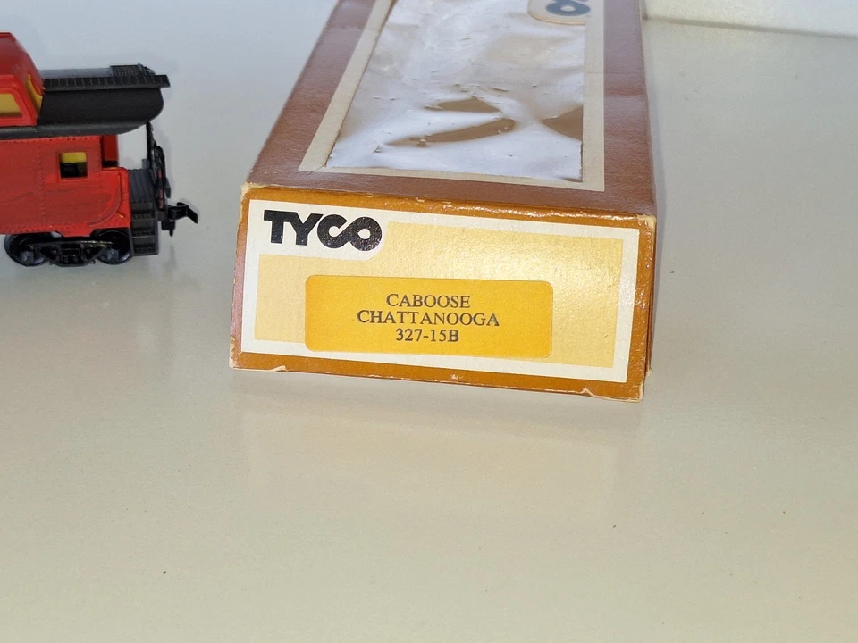 Tyco 327-15B Chattanooga Caboose. Painted. Fair cond. Part Boxed. HO scale - Image 2 of 4