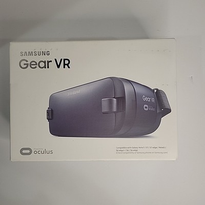 SAMSUNG GEAR VR BY OCULUS SM-R323 HEADSET- New In Box