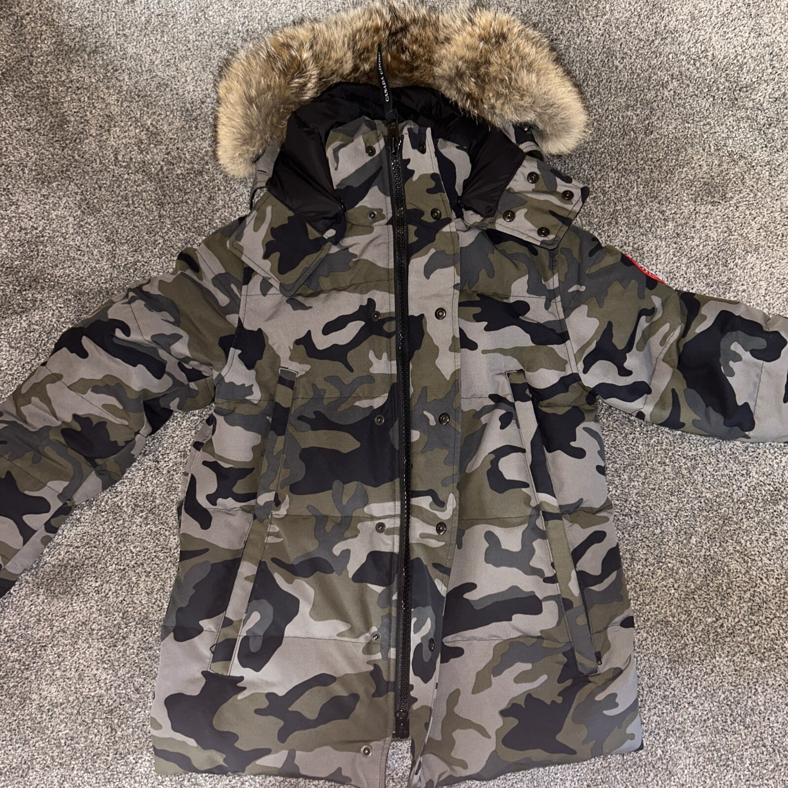 canada goose wyndham parka medium Camo Green image 4